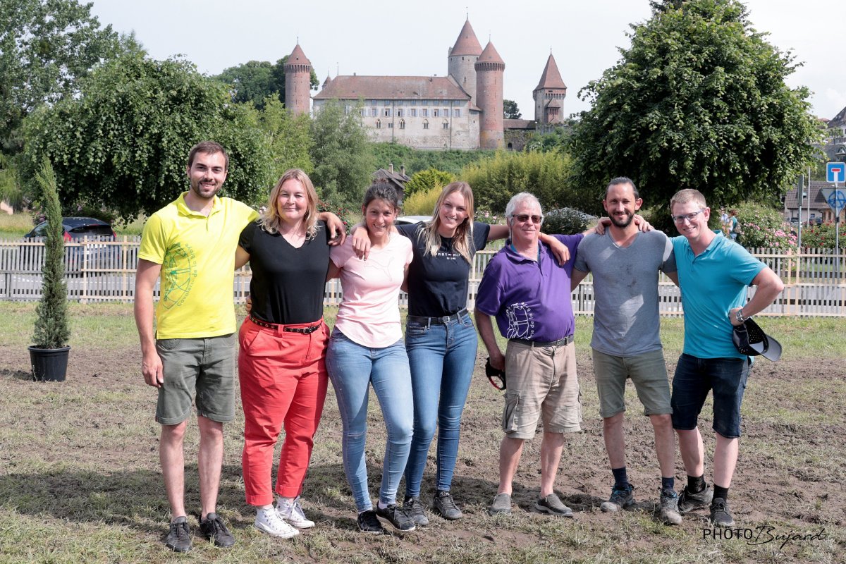 De g. à d. : Florian, Emilie, Laurine, Valérie, Claude, Michaël et Guillaume